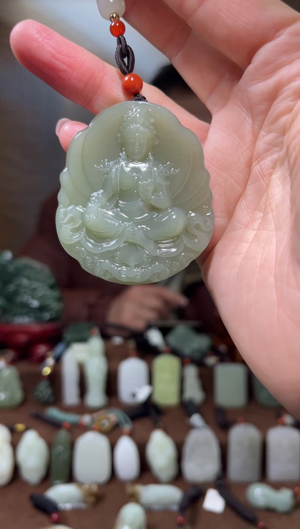 颈饰未镶嵌和田玉·