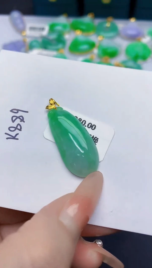 颈饰18K金镶嵌翡翠缅甸天然翡翠A货