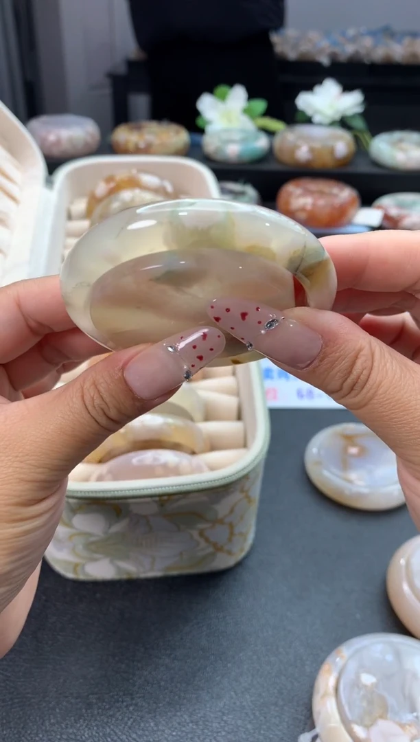 未镶嵌手镯石英质玉（54-55圈口）赠送镯心 无证书