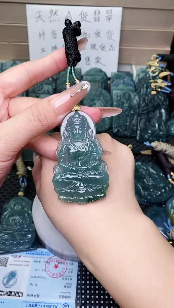 颈饰未镶嵌翡翠