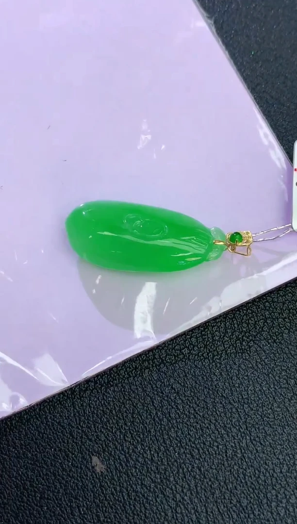 颈饰18K金镶嵌翡翠赠礼盒证书 麦麦