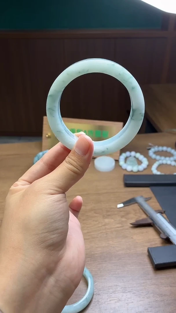 未镶嵌手镯定制翡翠ღ****?定制