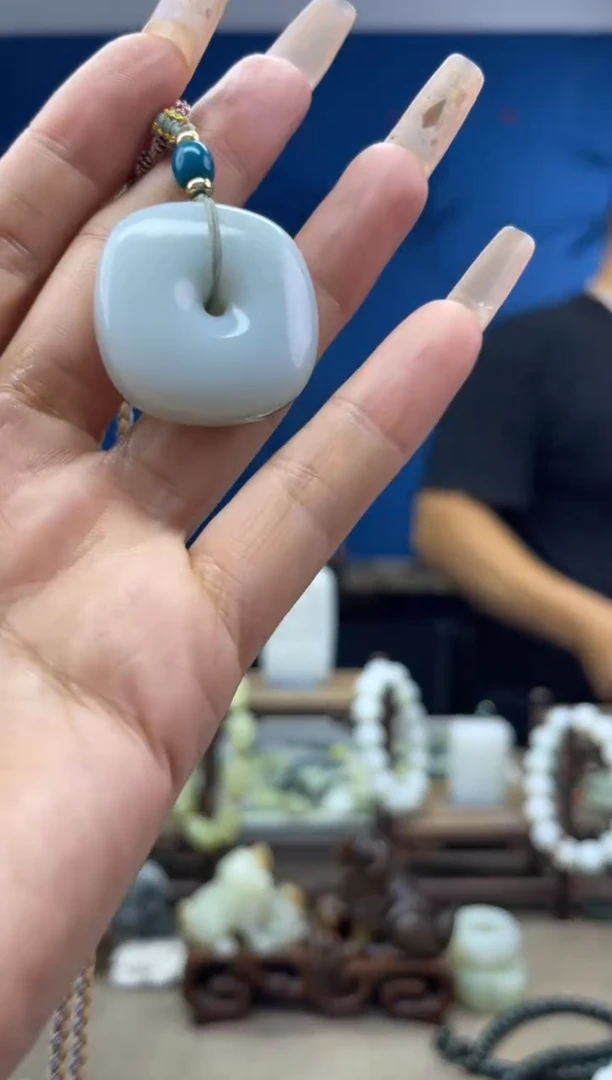 和田玉未镶嵌颈饰1