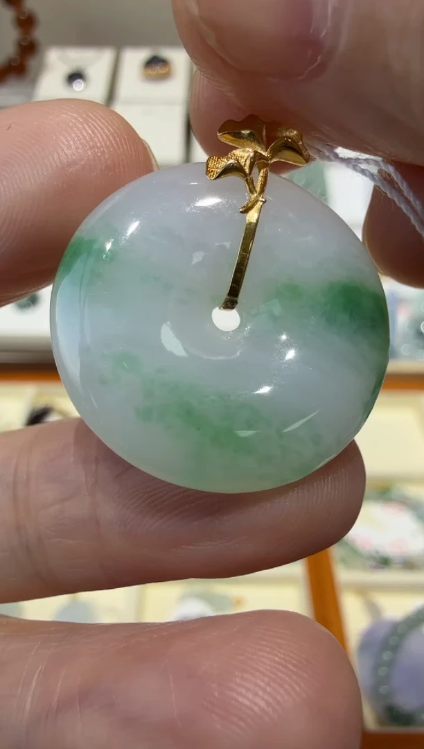 18K金镶嵌挂件翡翠A货翡翠多样性孤品