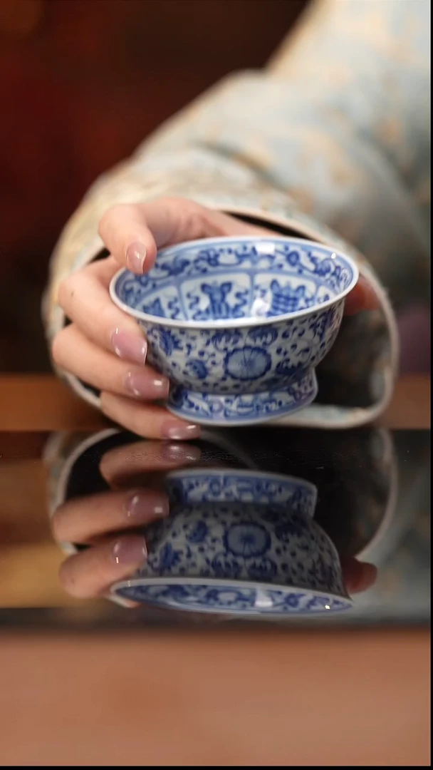 杯看山柴窑青花缠枝八宝