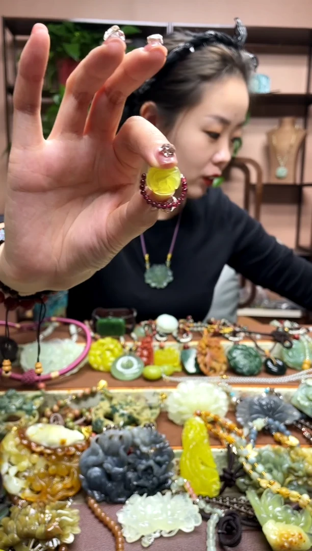 未镶嵌岫玉吊坠·