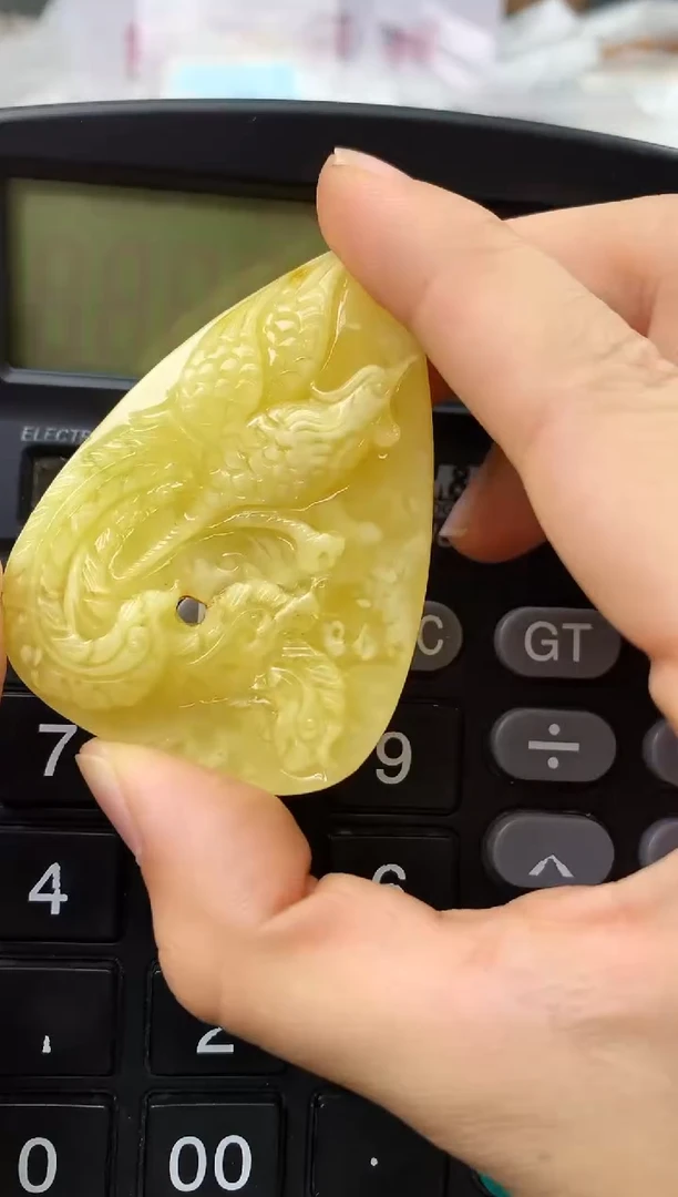 未镶嵌琥珀珠宝奇石135