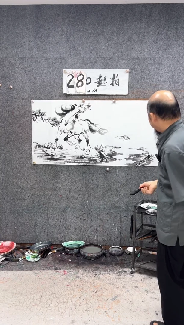 国画天行健  白龙马 带收藏证书