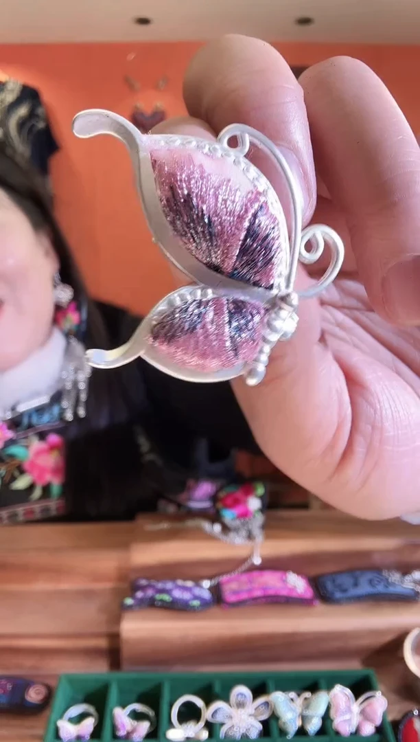 织绣手工老绣苗绣刺绣首饰39