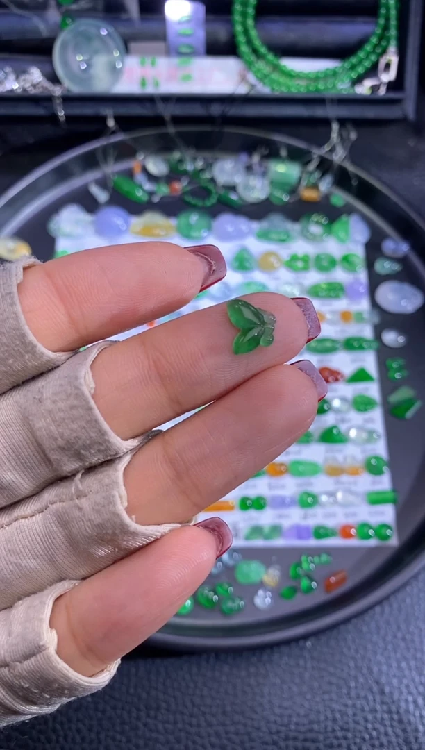 未镶嵌挂件翡翠蝴蝶