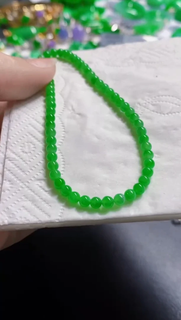 颈饰18K金镶嵌翡翠手串