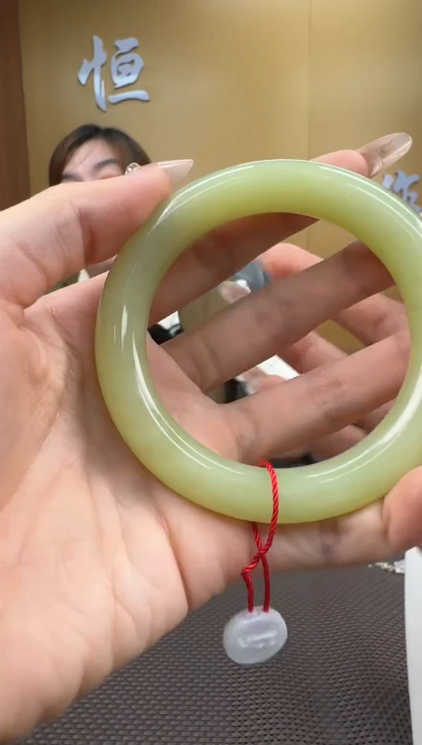 【闪购商品】和田玉手镯未镶嵌59