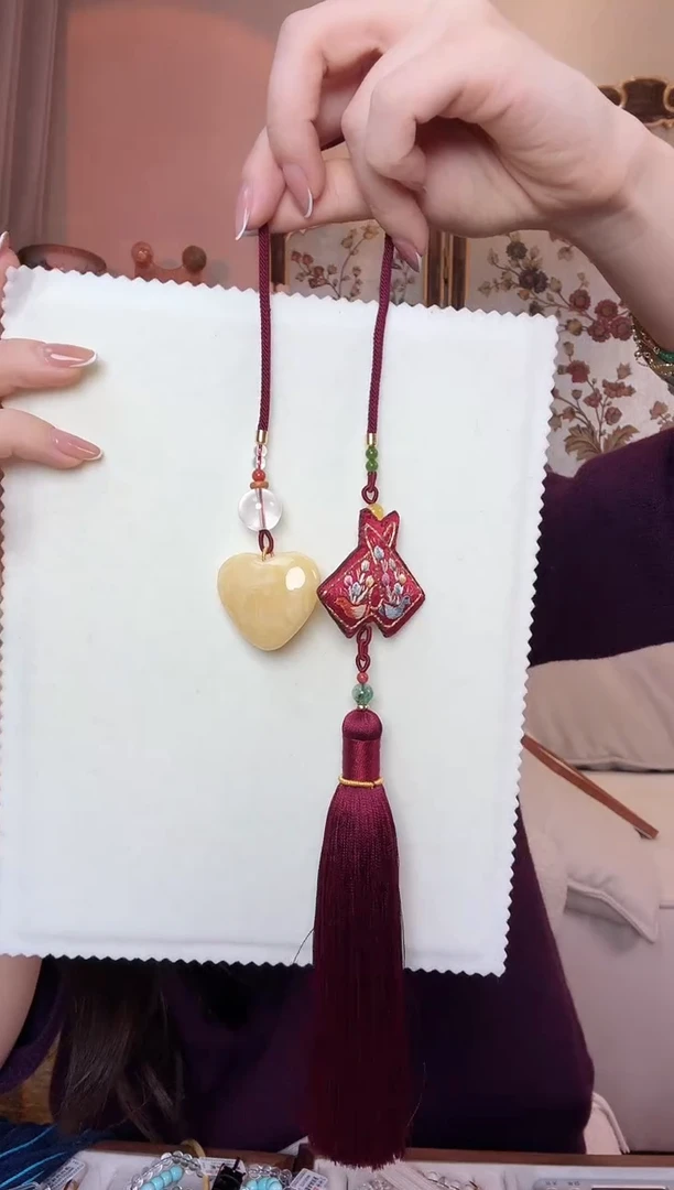 【闪购商品】蜜蜡颈饰未镶嵌蜜蜡爱心车挂
