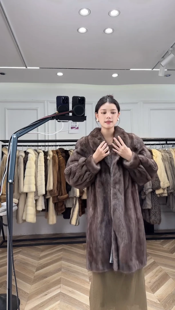 媛媛进口皮草直播间