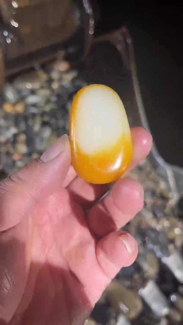 颈饰未镶嵌和田玉（糖玉）1