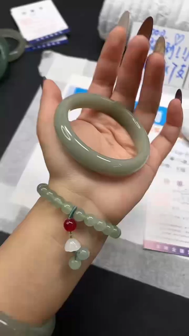 未镶嵌手镯石英质玉50-58.4