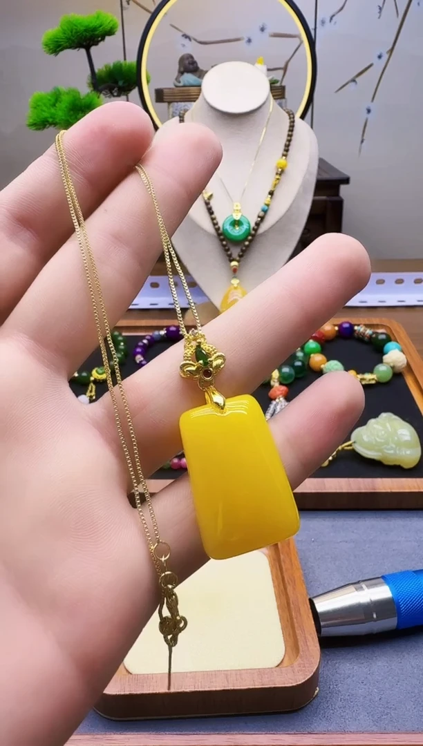 蜜蜡吊坠(赠链)14K金镶嵌D10