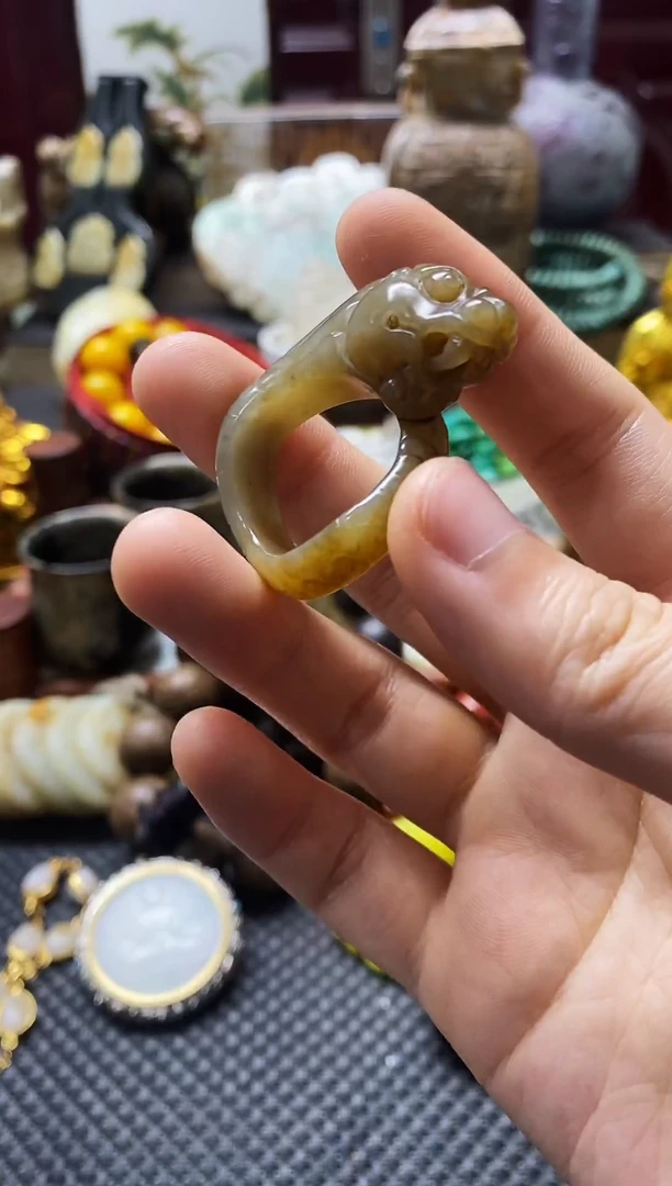 未镶嵌戒指和田玉戒指