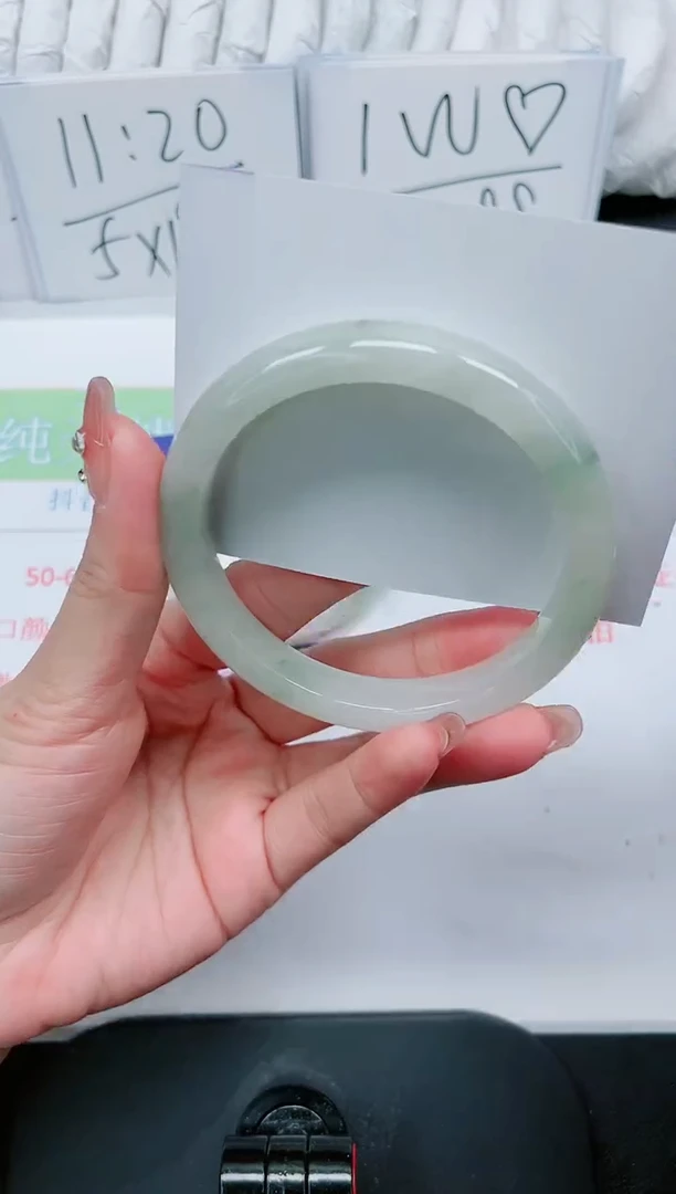 【闪购商品】石英质玉手镯未镶嵌95