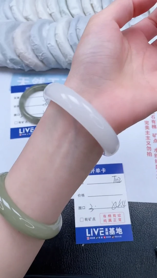 【闪购商品】石英质玉手镯未镶嵌T102-54.4