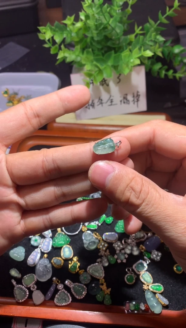 吊坠(不含链)未镶嵌翡翠一*妞1