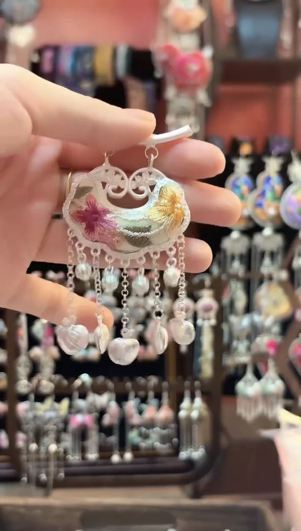 织绣云织谣民族风精美饰品   136