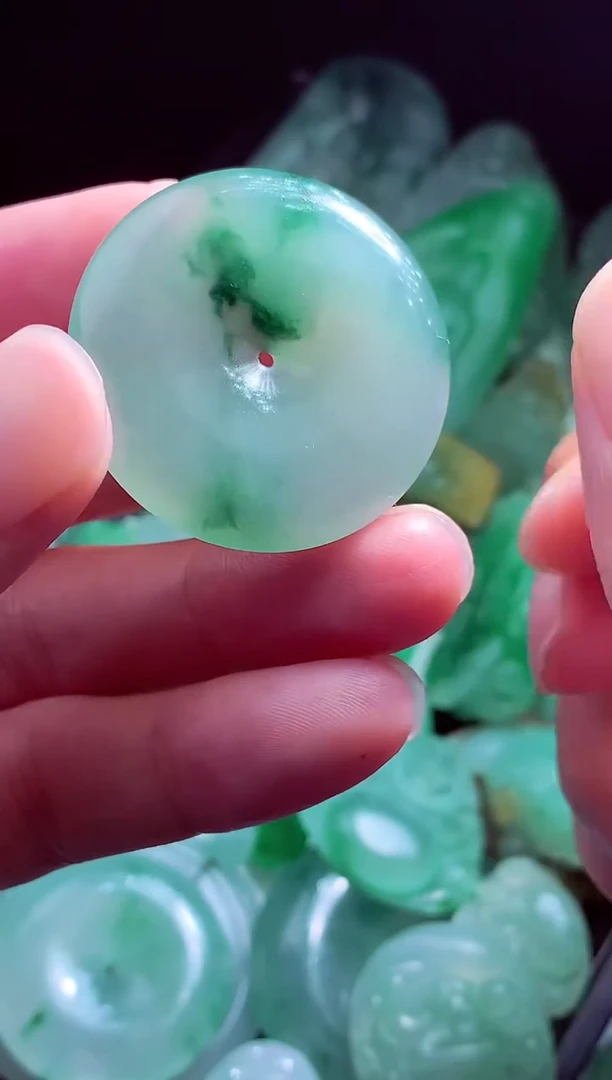 未镶嵌定制翡翠风*?翡翠毛货定制