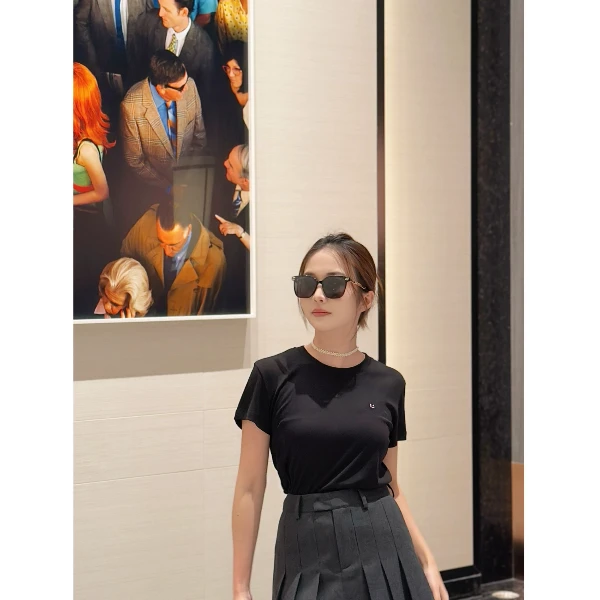 百搭短袖T恤女2025夏季新款宽松显瘦简约圆领刺绣上衣