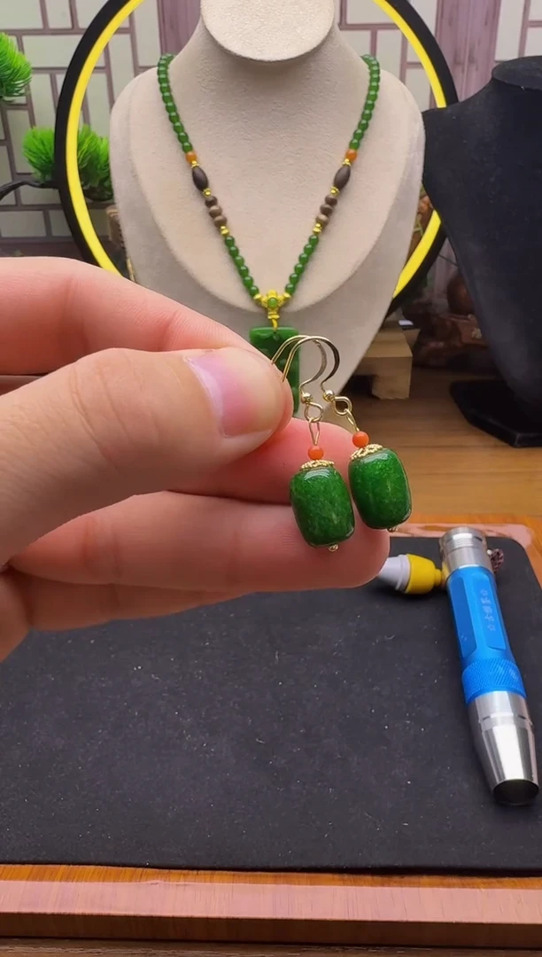 14K金镶嵌翡翠耳饰E08