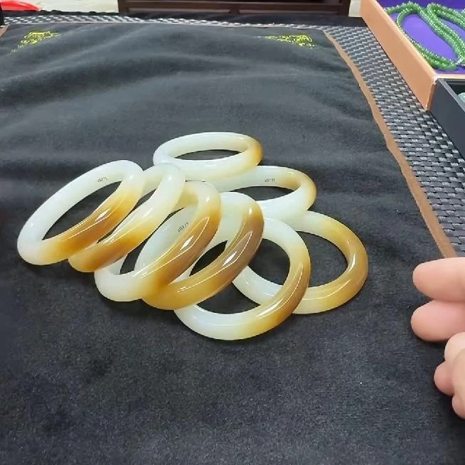 【老郑家】和田玉手镯一支 (多样性发1件)