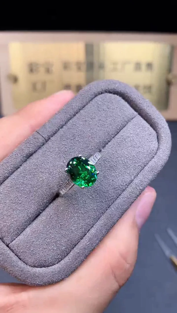 银S925镶嵌戒指石榴石（沙弗莱）2222