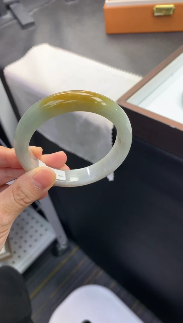 未镶嵌手镯翡翠退货需手镯吊牌标签完好