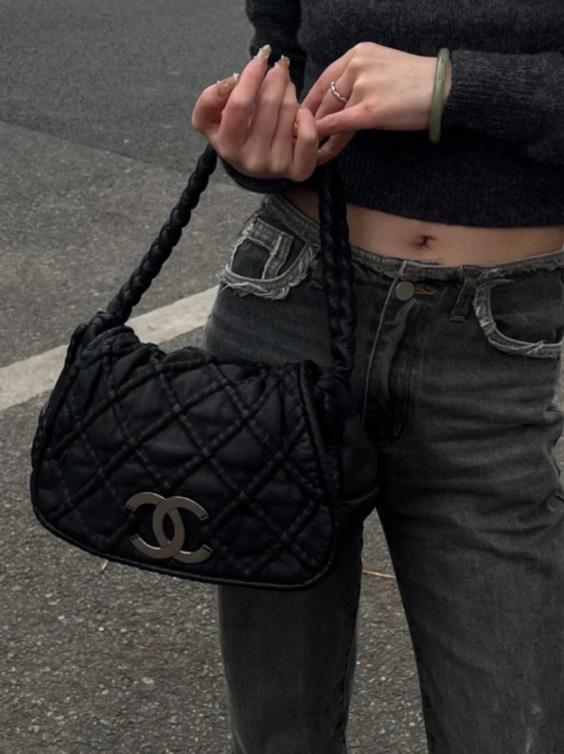95新 Chanel/香奈儿 黑银大双C外缝线麻花链腋下包 底长35 11开