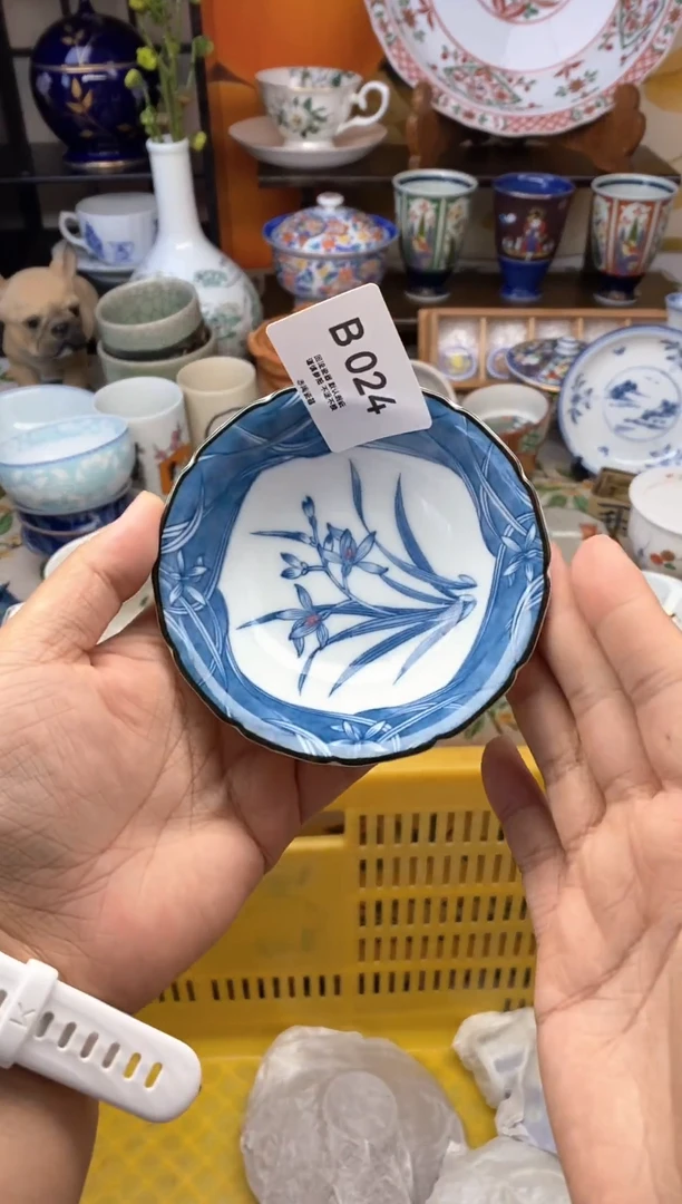 瓷片?**?瓷器瓷器