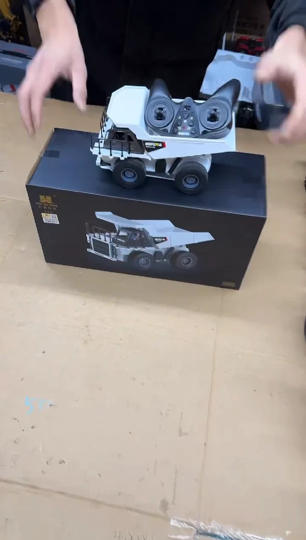 汇纳668自卸车全新未拆封