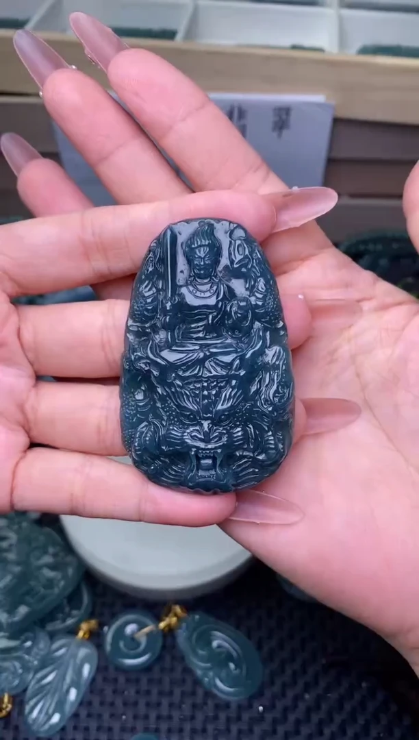 翡翠未镶嵌颈饰
