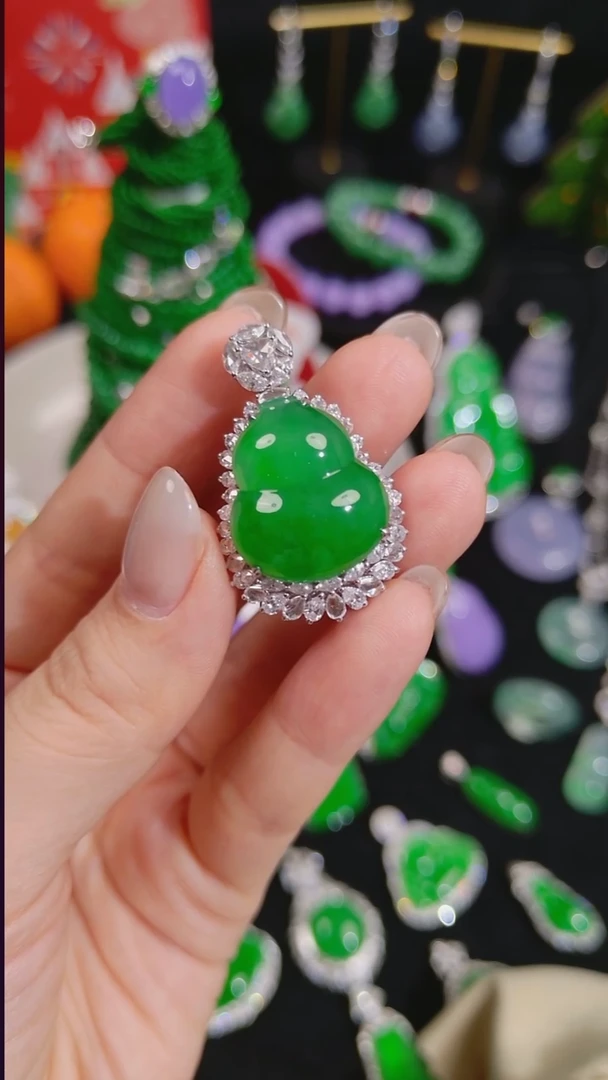 吊坠(不含链)18K金镶嵌翡翠葫芦吊坠