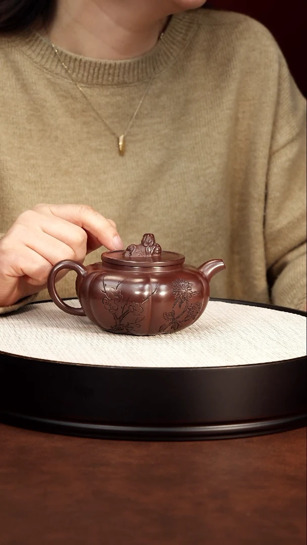 紫砂茶案宜兴紫砂 瑞兽筋纹仿古壶 石红 梅付春