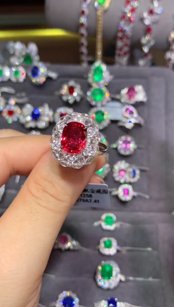 18K金镶嵌戒指尖晶石4.27CT12