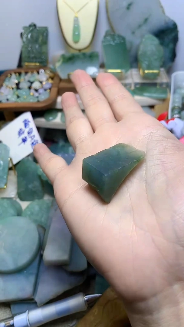 翡翠挂件未镶嵌缅甸A货翡翠，没有运费险