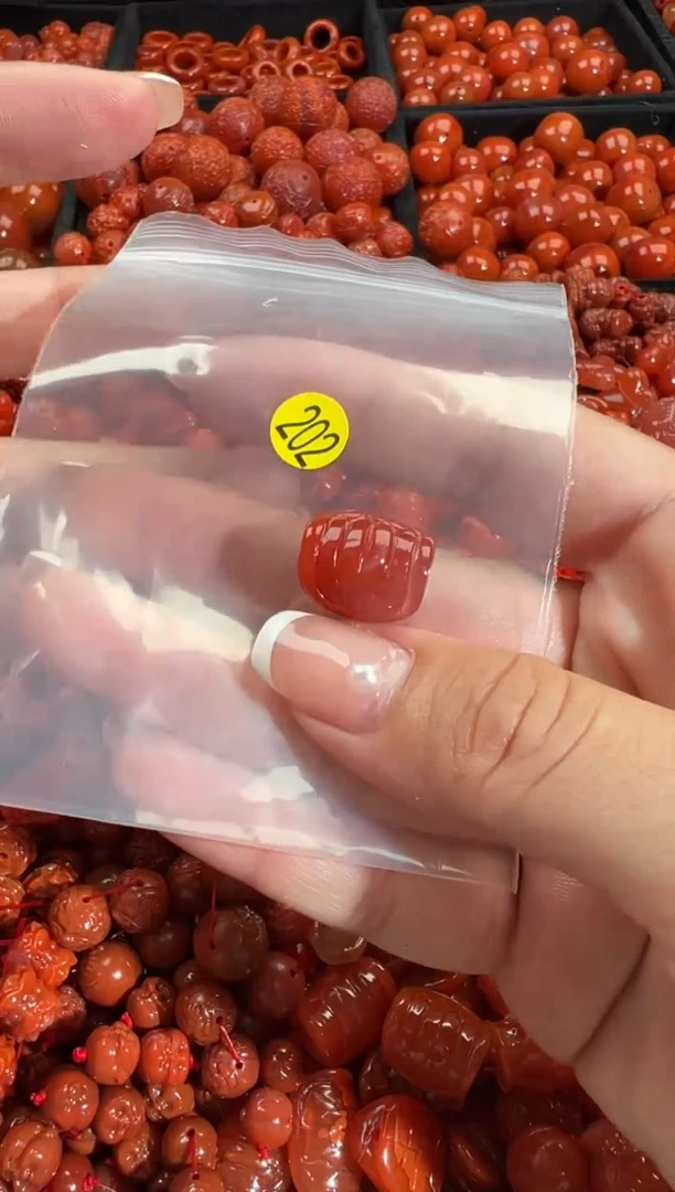 颈饰未镶嵌南红玛瑙1