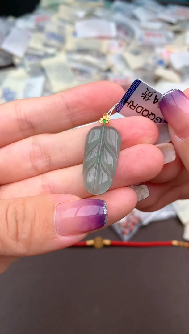 18K金镶嵌挂件翡翠—