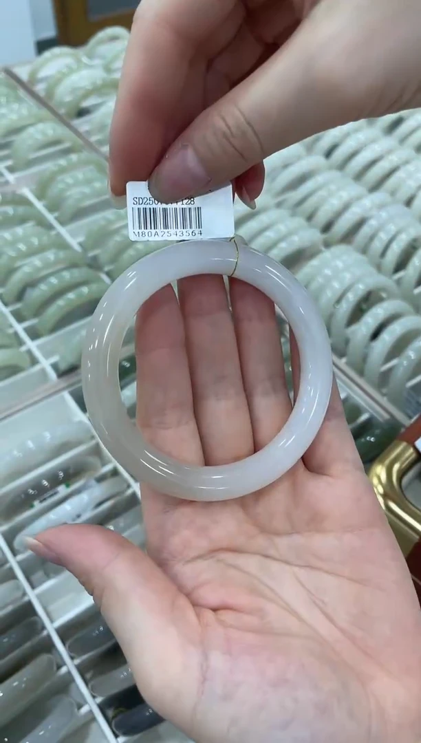 未镶嵌手镯和田玉55圈口 3564