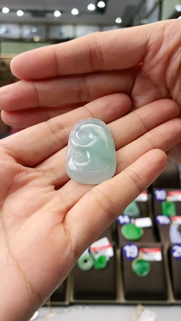 【闪购商品】翡翠颈饰未镶嵌如意