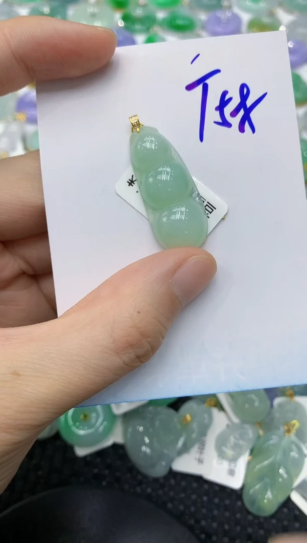 翡翠18K金镶嵌颈饰1111111111