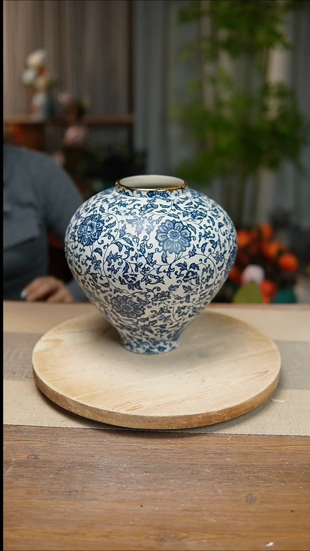 花器青花瓷缠枝莲月亮罐