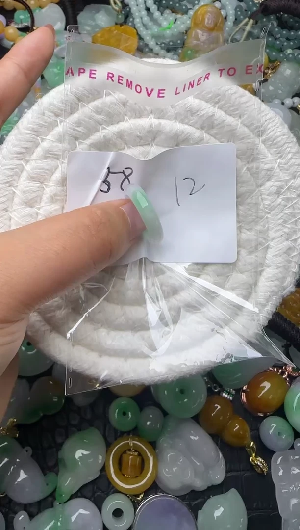颈饰未镶嵌翡翠缅甸翡翠吊坠
