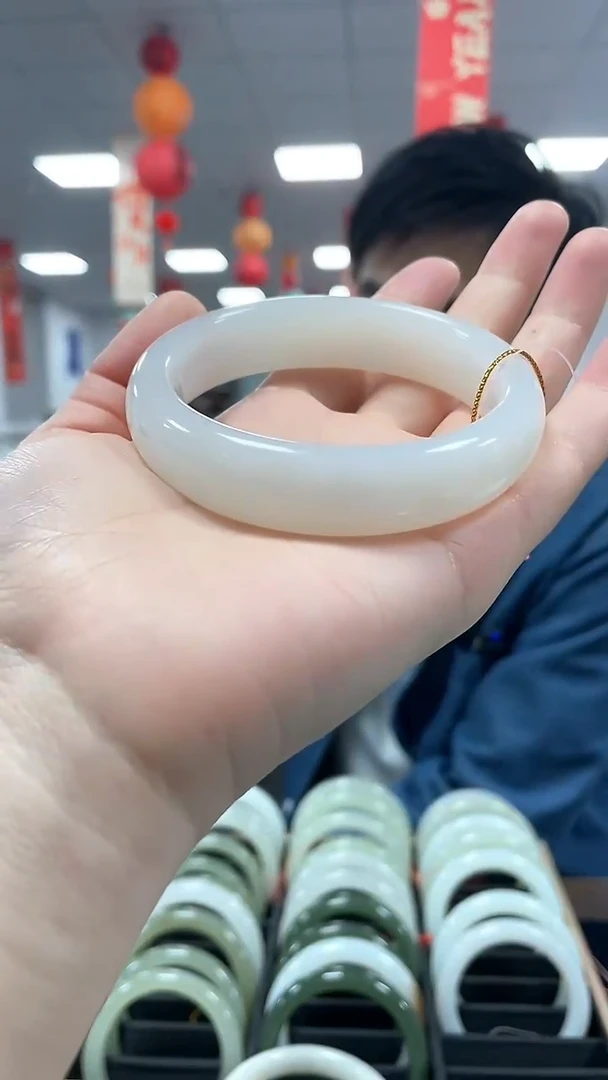 【闪购商品】和田玉手镯未镶嵌圈口备注 且末暖色手镯一条（福利）