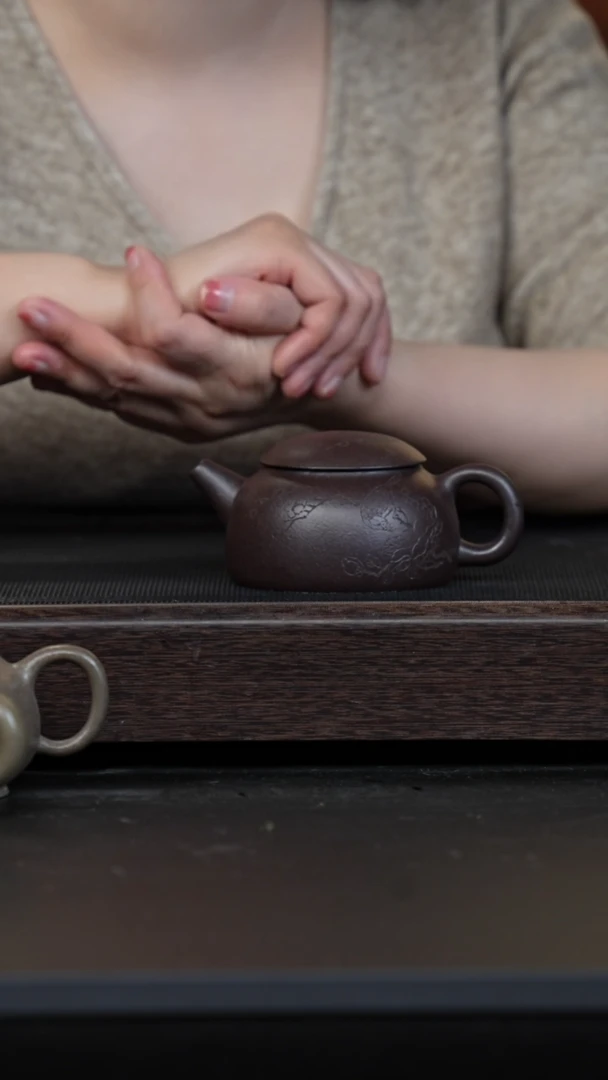 【闪购商品】紫砂茶壶黑墩头刻绘鱼罩