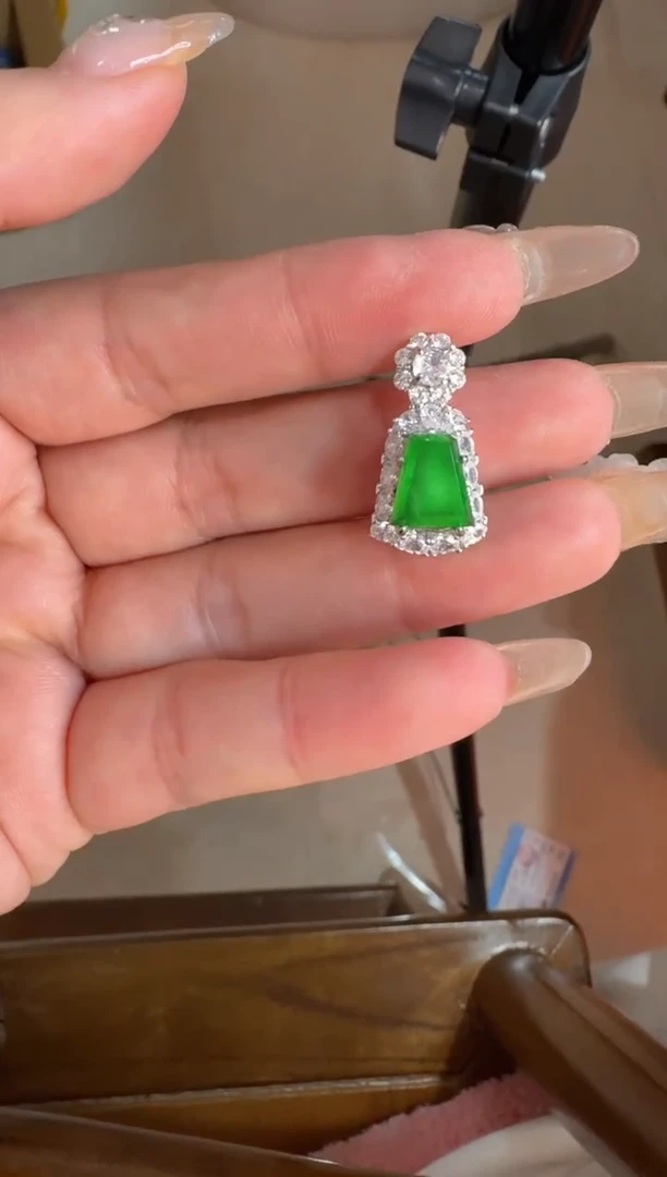 【闪购商品】翡翠颈饰银S925镶嵌天然A货翡翠吊坠